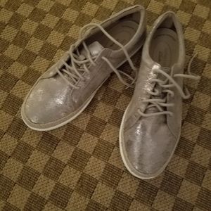 Clark's Collection casual women's shoes size 8 silver lace up NEW